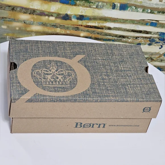 Born Seana Distressed clogs - Picture 13 of 16